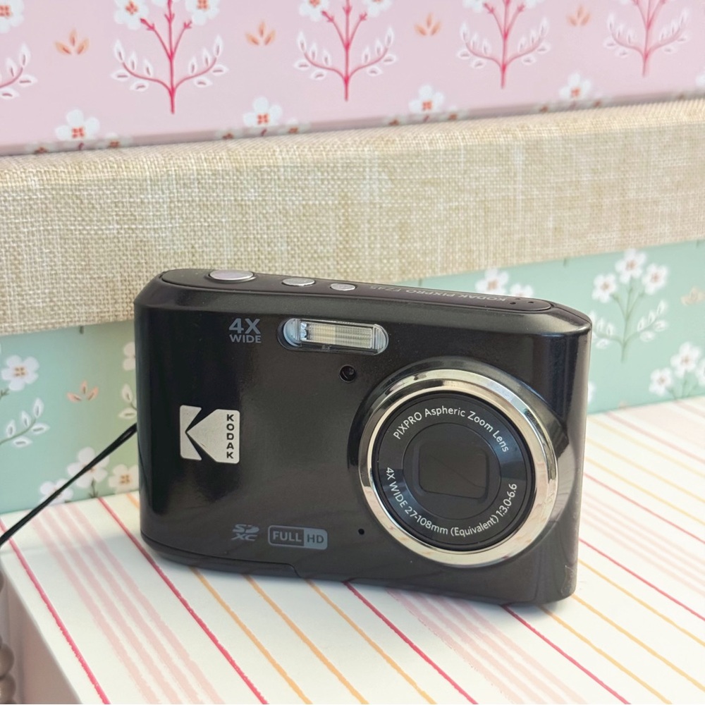 Kodak PixPro FZ45 Black Digital Compact Camera with 4X Optical Zoom Vintage Y2K